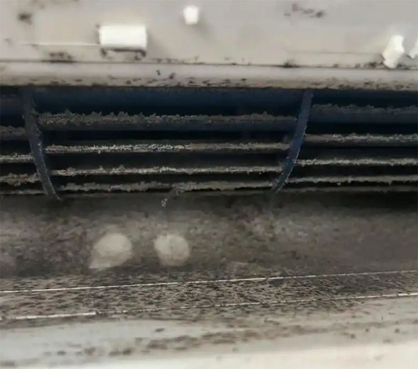 乌苏空调吹的风有股烧焦味是怎么回事